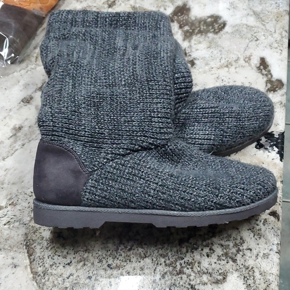 Magellan boots womens size 10 Gray Silver outdoors knit fax fur lined gray